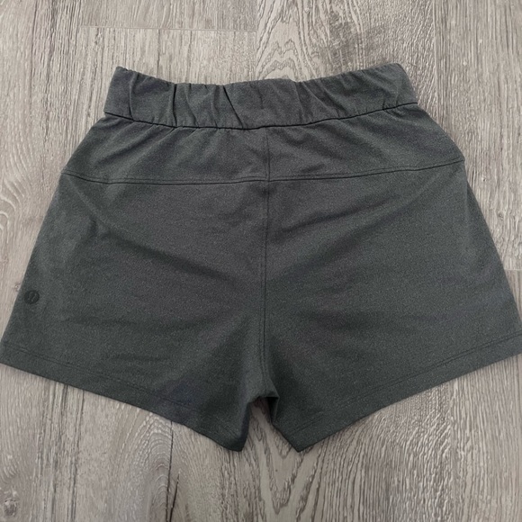 Lululemon - athletic shorts - Picture 3 of 3